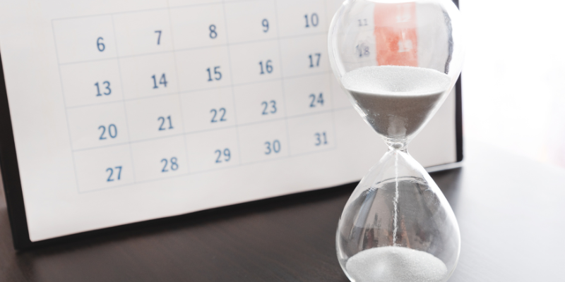 Hourglass and calendar highlighting the statute of limitations for maritime workers compensation claims in South